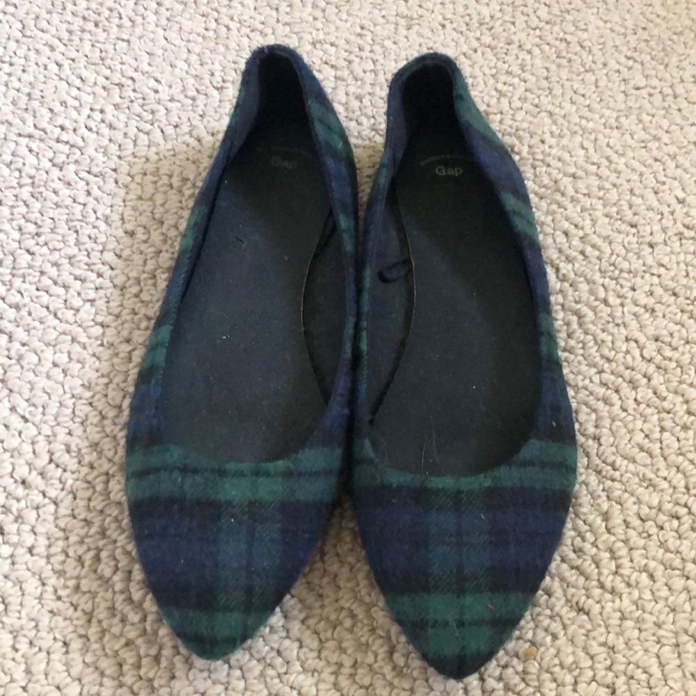 GAP blackwatch plaid flats